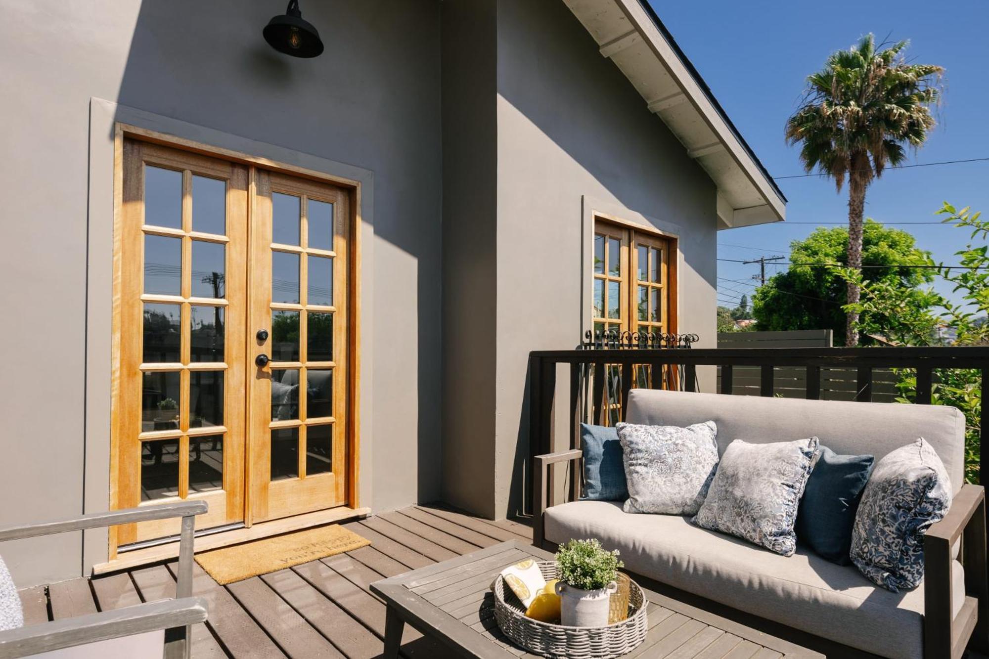Holiday home 2113 Montana By Avantstay Heart Of Echo Park Balcony W Outdoor Seating