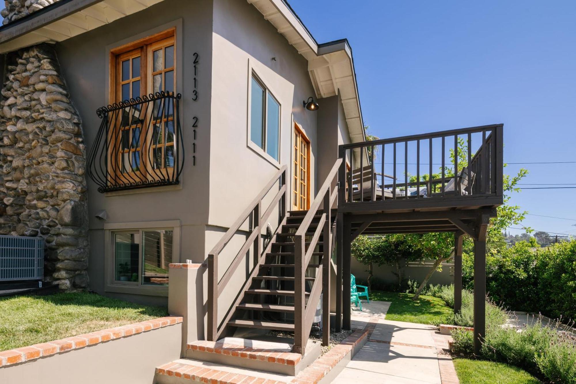 Holiday home 2113 Montana By Avantstay Heart Of Echo Park Balcony W Outdoor Seating