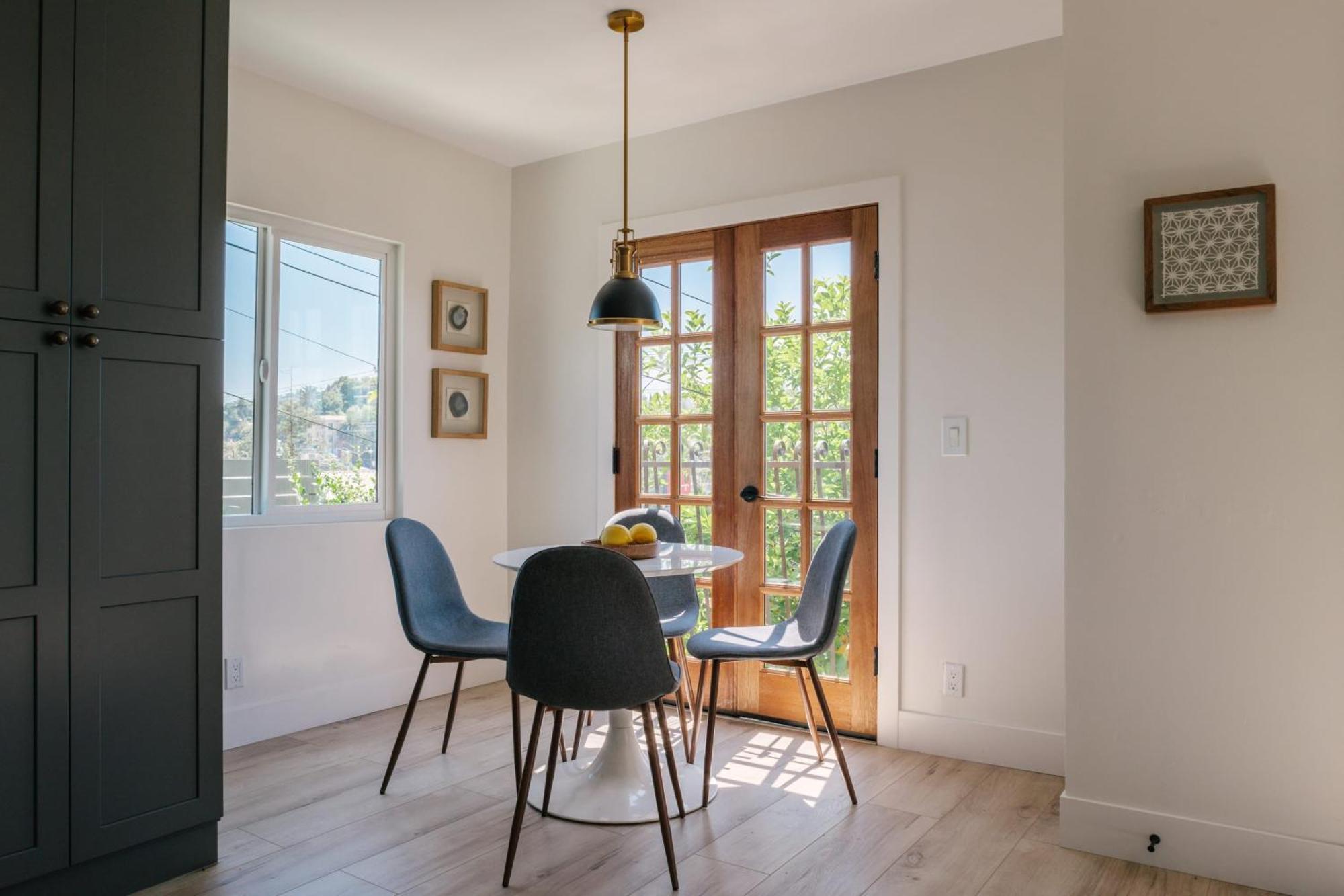 Holiday home 2113 Montana By Avantstay Heart Of Echo Park Balcony W Outdoor Seating *